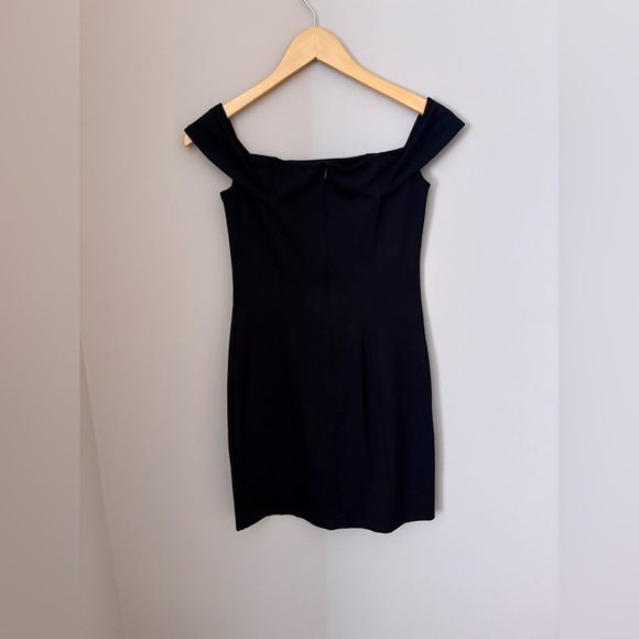 Urban Outfitters Women's Black Off-The-Shoulder Mini Dress Size S - Picture 6 of 7